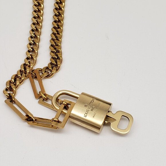Louis Vuitton Gold Padlock W/ Unbranded Stainless Steel Gold Plated Chain - Picture 8 of 16